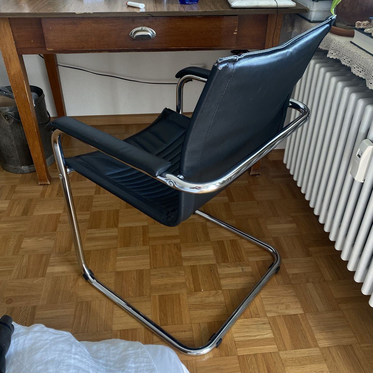 Sessel: Stuhl schwarz Freischwinger – Gebraucht aus Binningen von  1