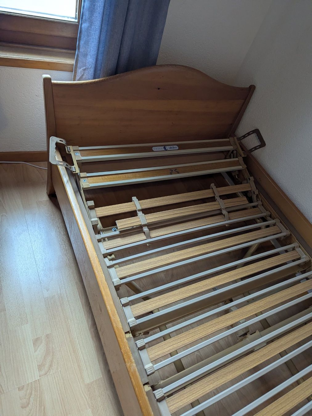 Betten: Massivholz Einzelbett, Naturholz – Gebraucht aus Biel/Bienne von tom_5jfw 6