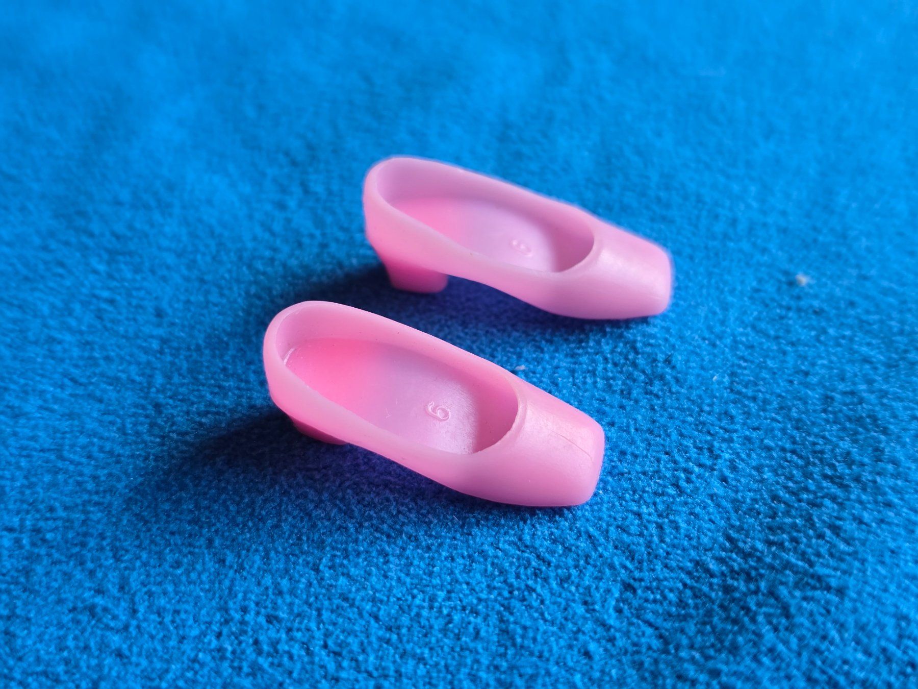 Puppen: Chaussures poupée  Barbie rose – Gebraucht aus versoix von moonkey02 1