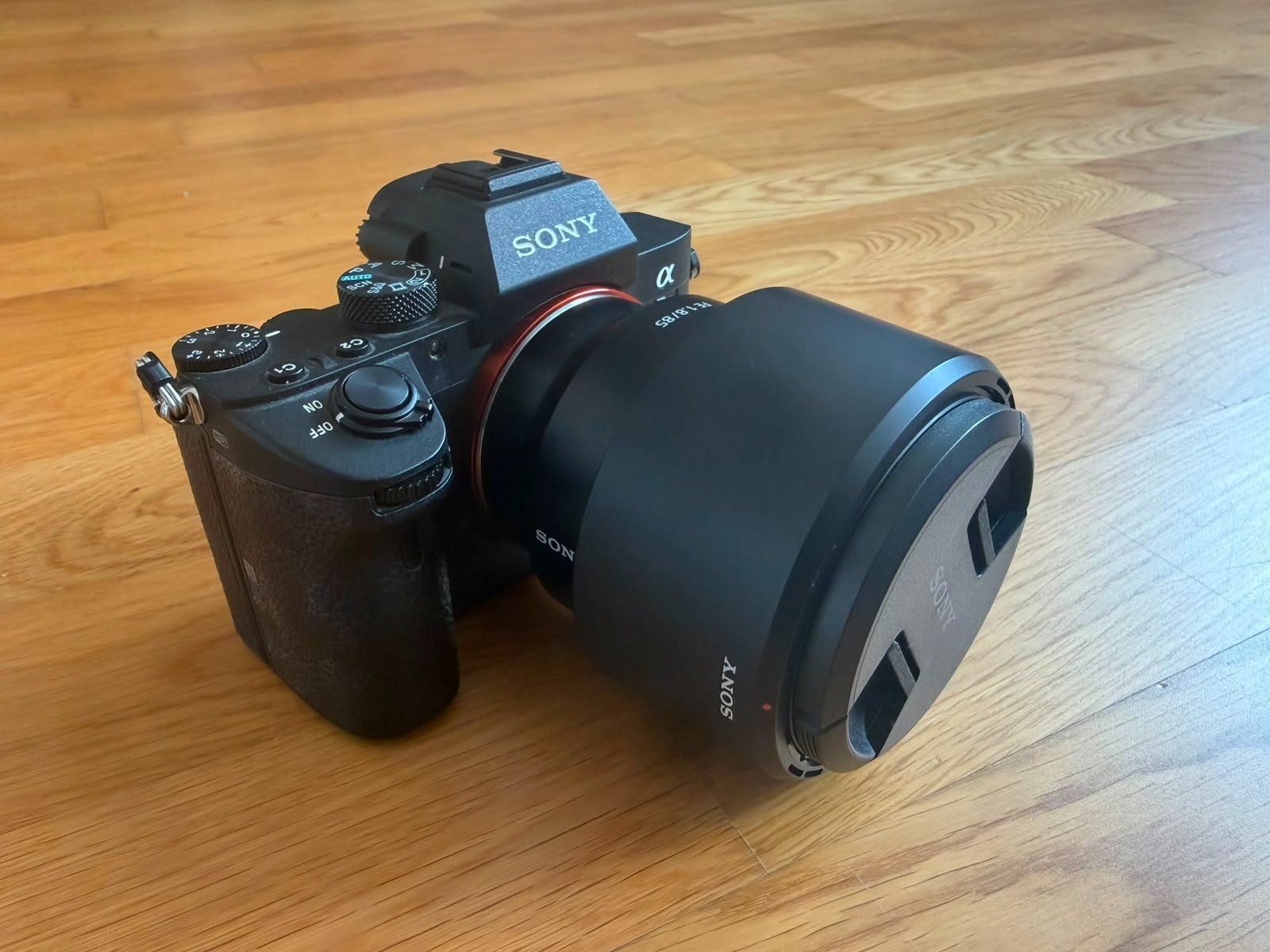 Sony Fotocamera: SONY Alpha A7 iii mit SONY mit Objektiv 85mm 1.8FE – Usato da Wettingen venduto da Sinotrex 3