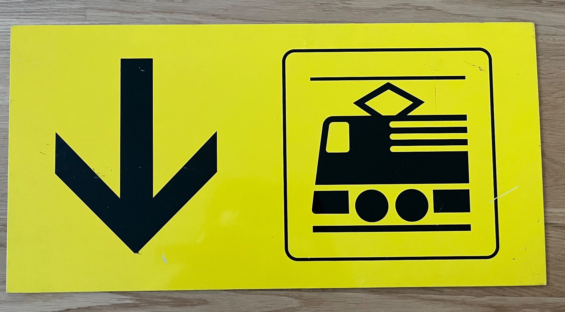 SBB/CFF/FFS Insegne: Schweizer Bahnhof-Schild Wegweiser Bahn Richtung – Usato da Wabern venduto da DaxKarten-75