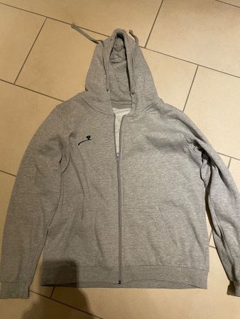 Graues Kapuzenjäggli Gpard