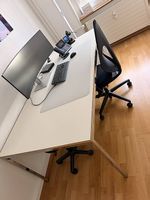 Moderner Bürotisch