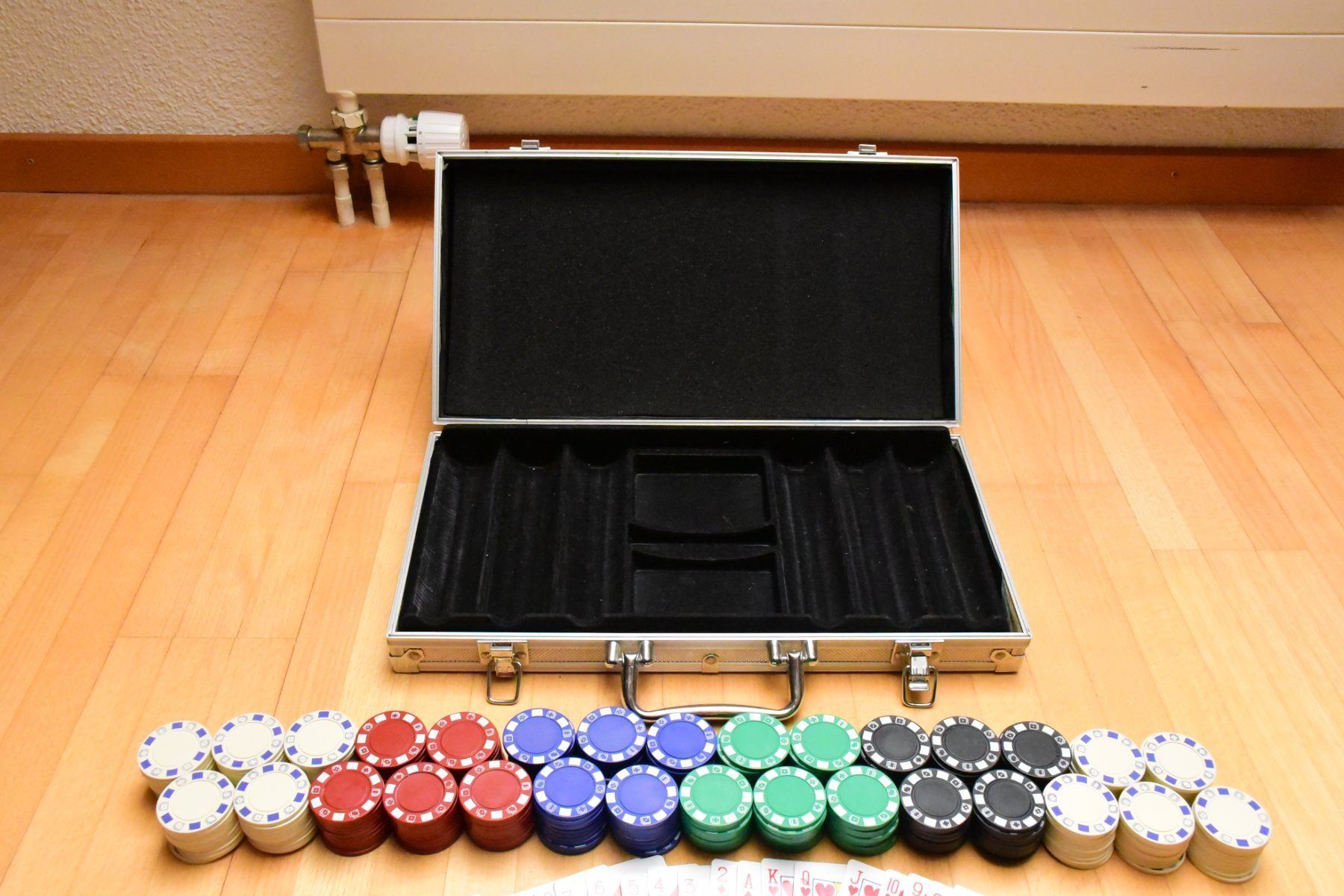 Jeux: Gebrauchtes Pokerset, Pokerkoffer – D'occasion à Winterthur par YaV 2