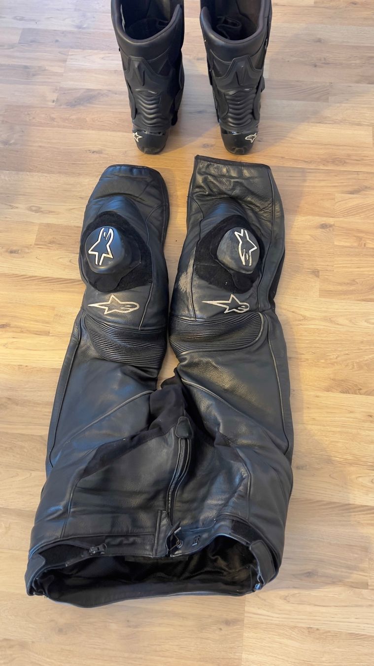Kleiderpakete: Alpinestars Motorrad Schuhe + Hose – Gebraucht aus Netstal von lancina