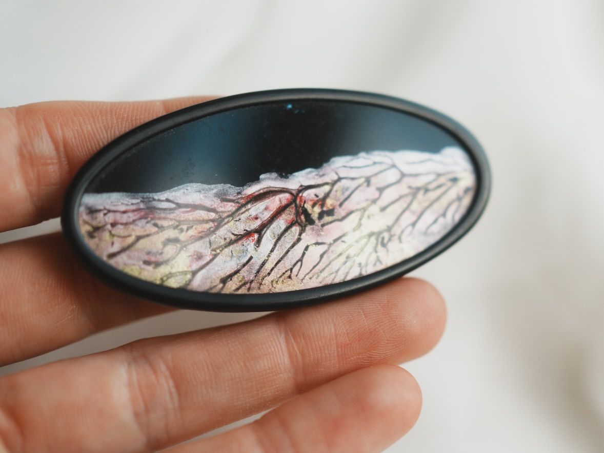 Spille & Fermagli: Vintage Brosche oval schwarz Emaille abstrakt – Usato da Volketswil venduto da HeredisAntiques 1