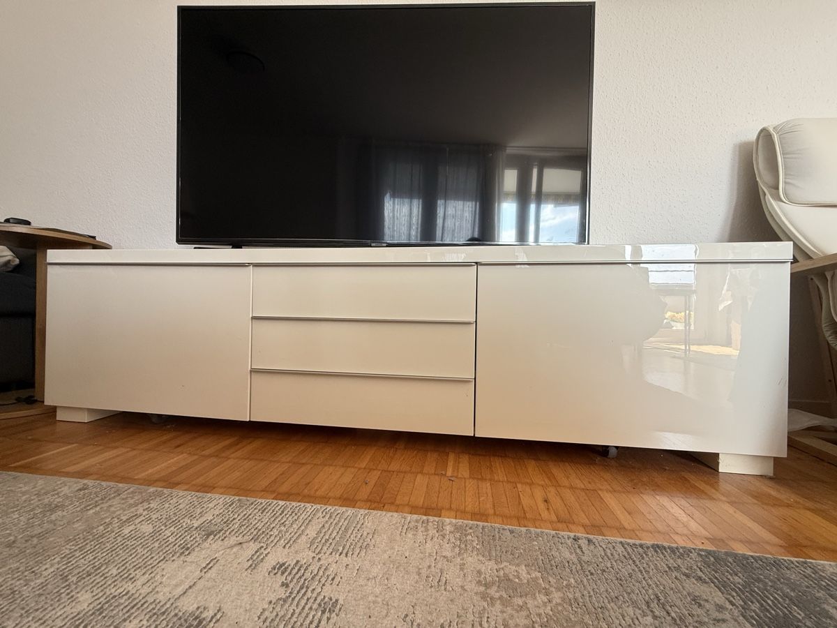 Ikea Mobili TV: Ikea Besta Burs Tv Bank – Usato da Hinwil venduto da new_jw6c