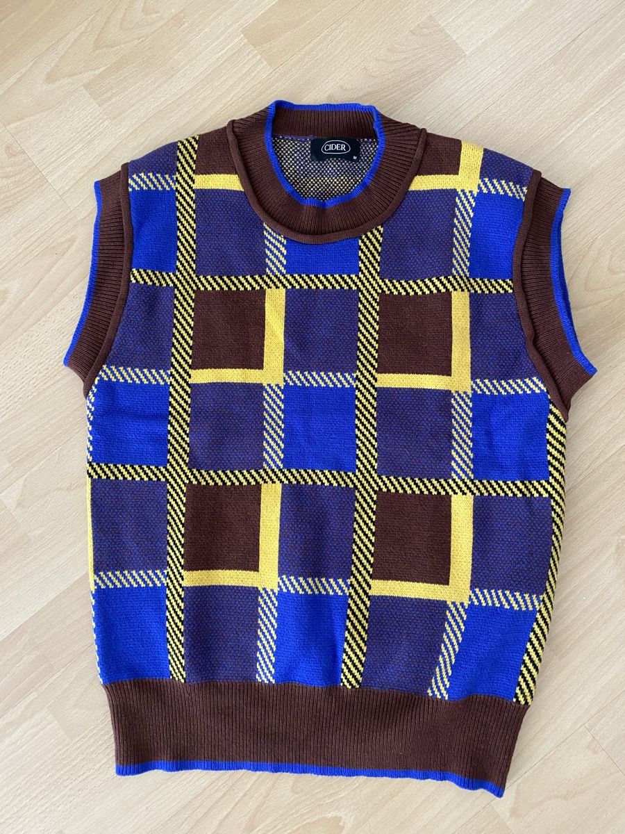 Gilets & Westen: Check Pattern Knit Vest – Gebraucht aus Basel von hea_pp2f