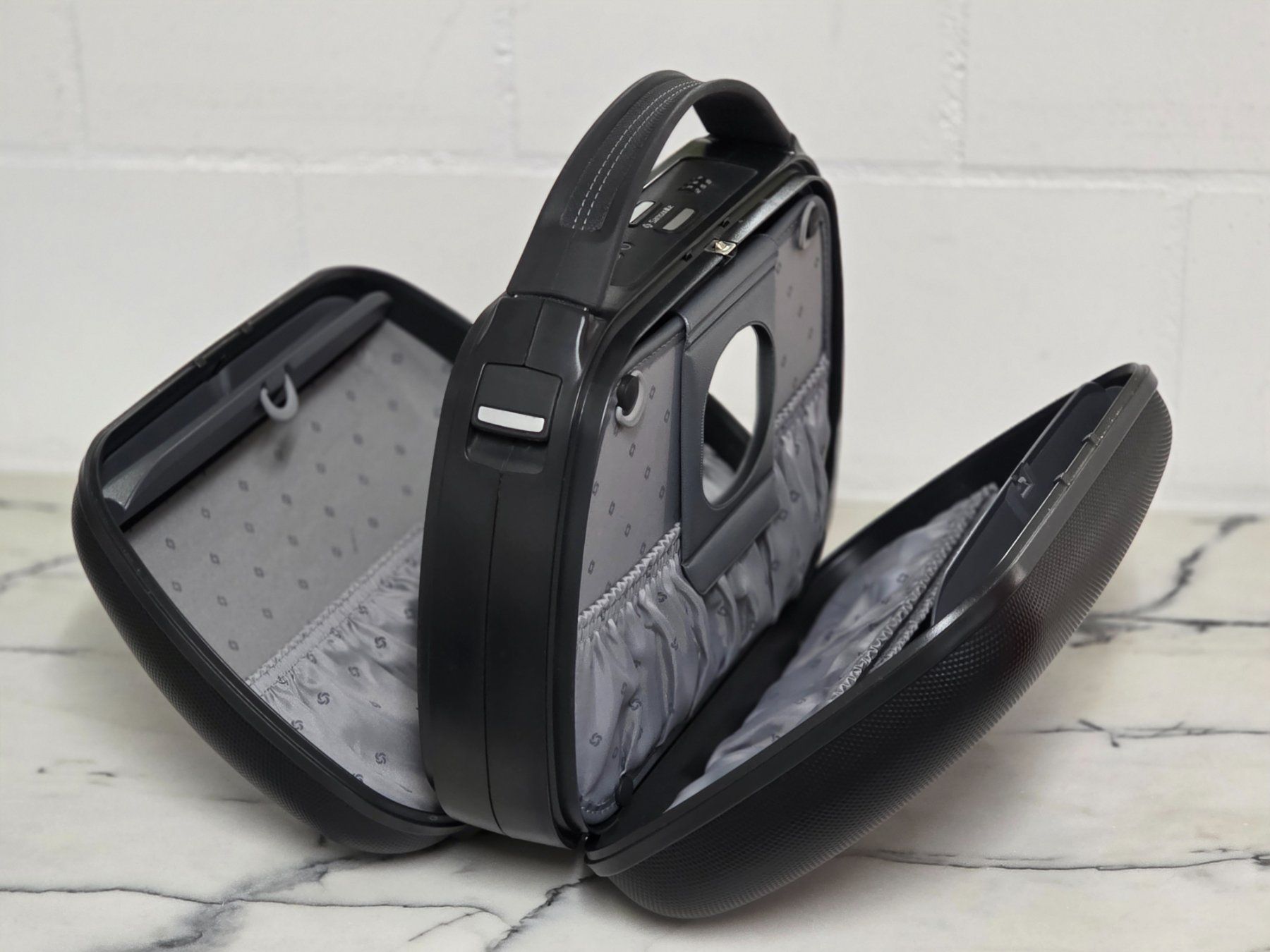 Samsonite Custodie per cosmetici: Samsonite Beauty Case – Usato da Port venduto da DoctorGrumpy 1