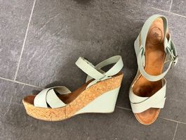 Lederschuhe mit Keilabsatz