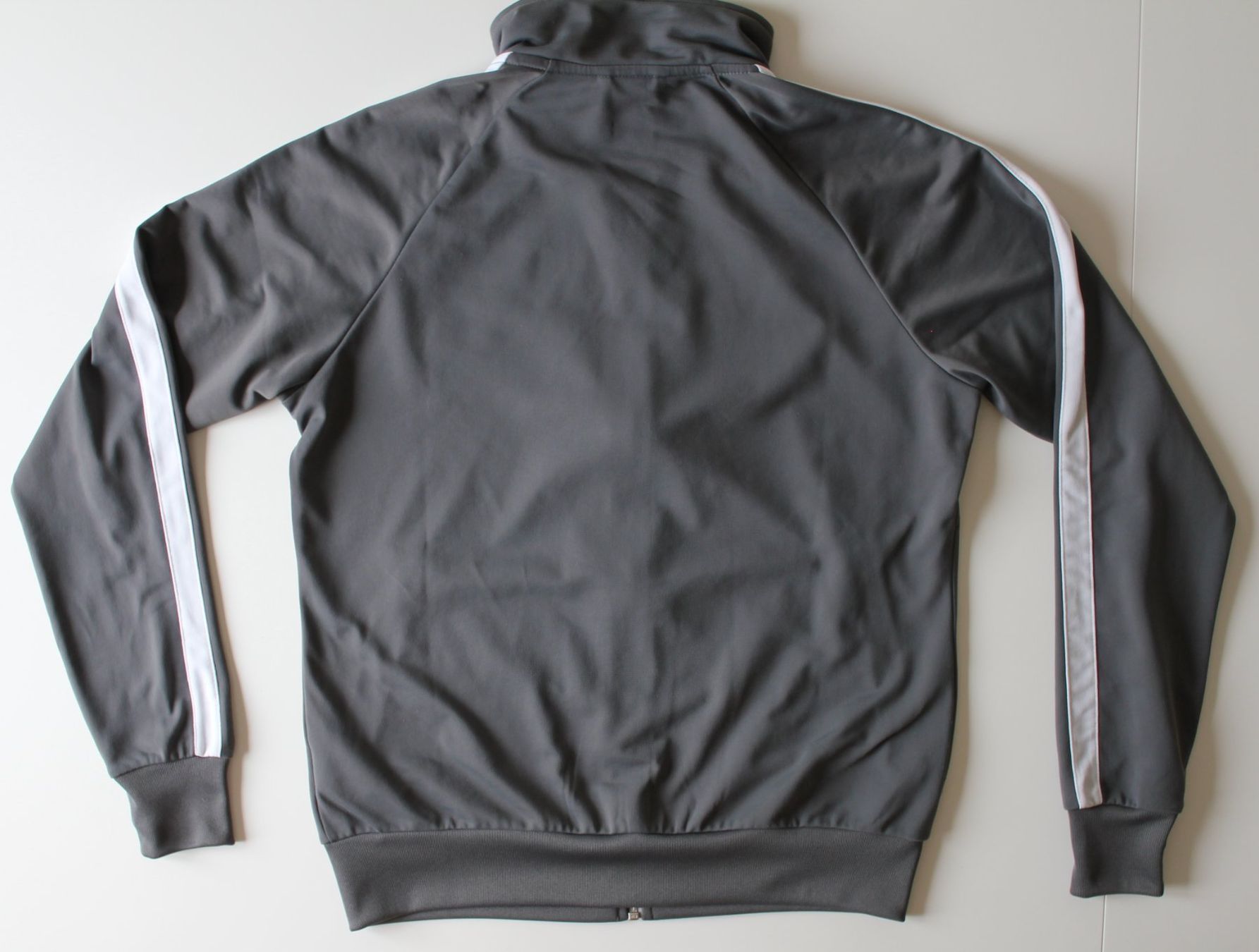 Nike Giacche: Veste de sport Nike grise – Usato da Peseux venduto da Gilloss 3
