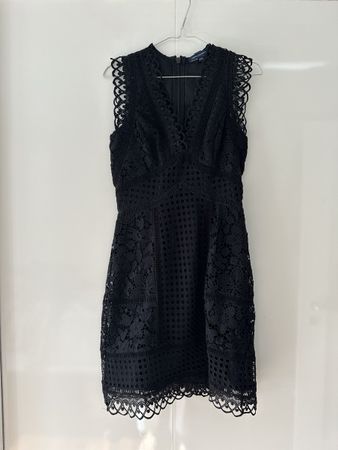 Elegantes schwarzes Spitzenkleid, Grösse S French Connection