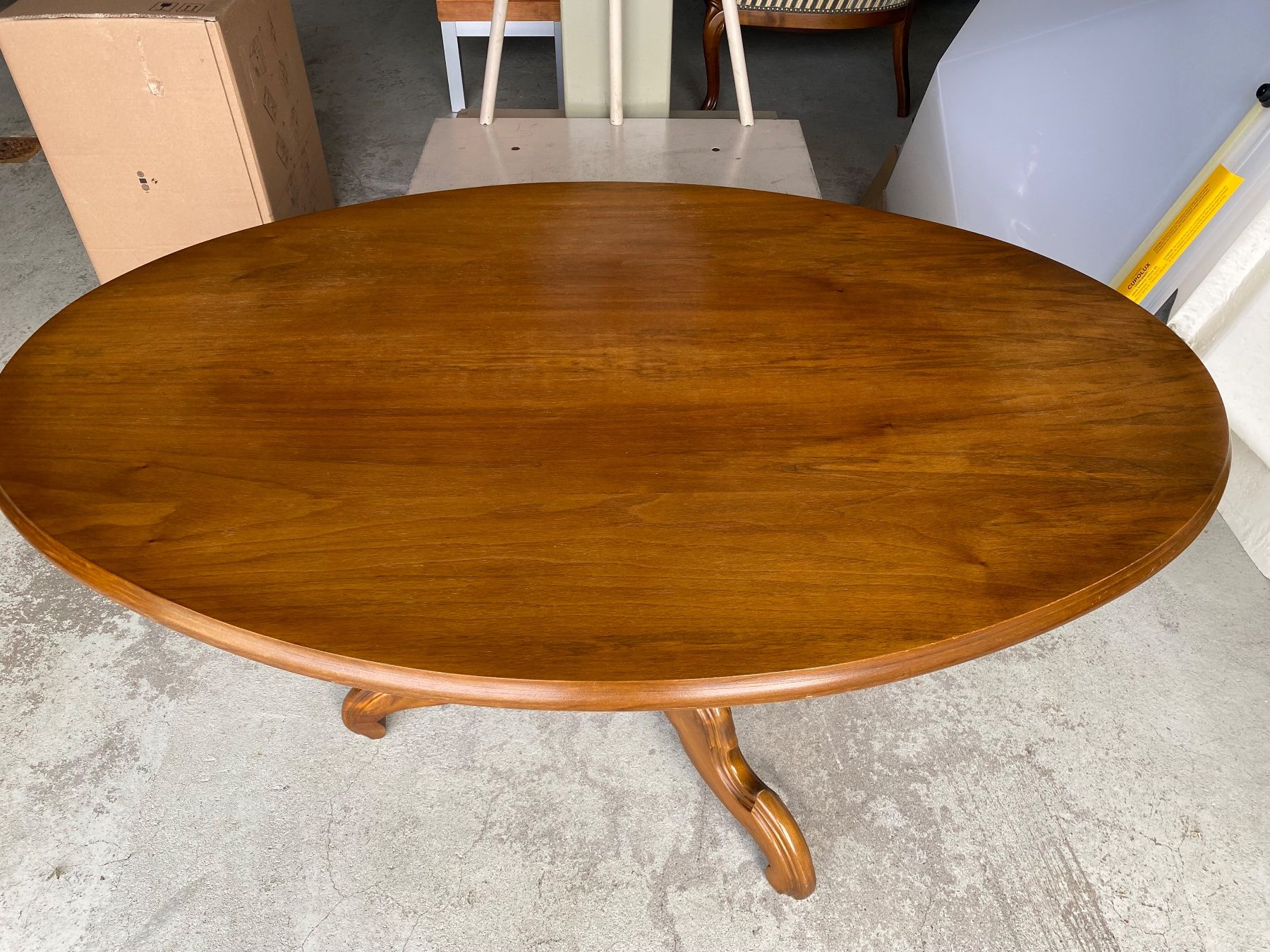 Tische: Antiker Salontisch Holz oval – Gebraucht aus Appenzell Meistersrüte von zongabolla