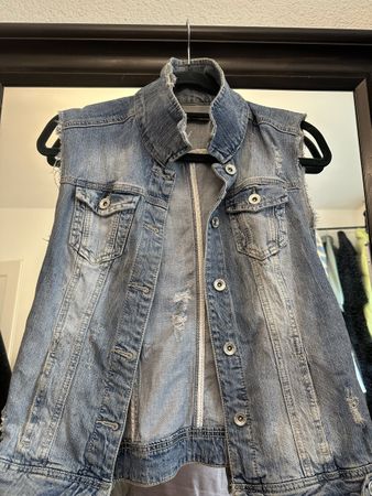 Coole Jeansweste von Stradivarius, Grösse M für den Sommer