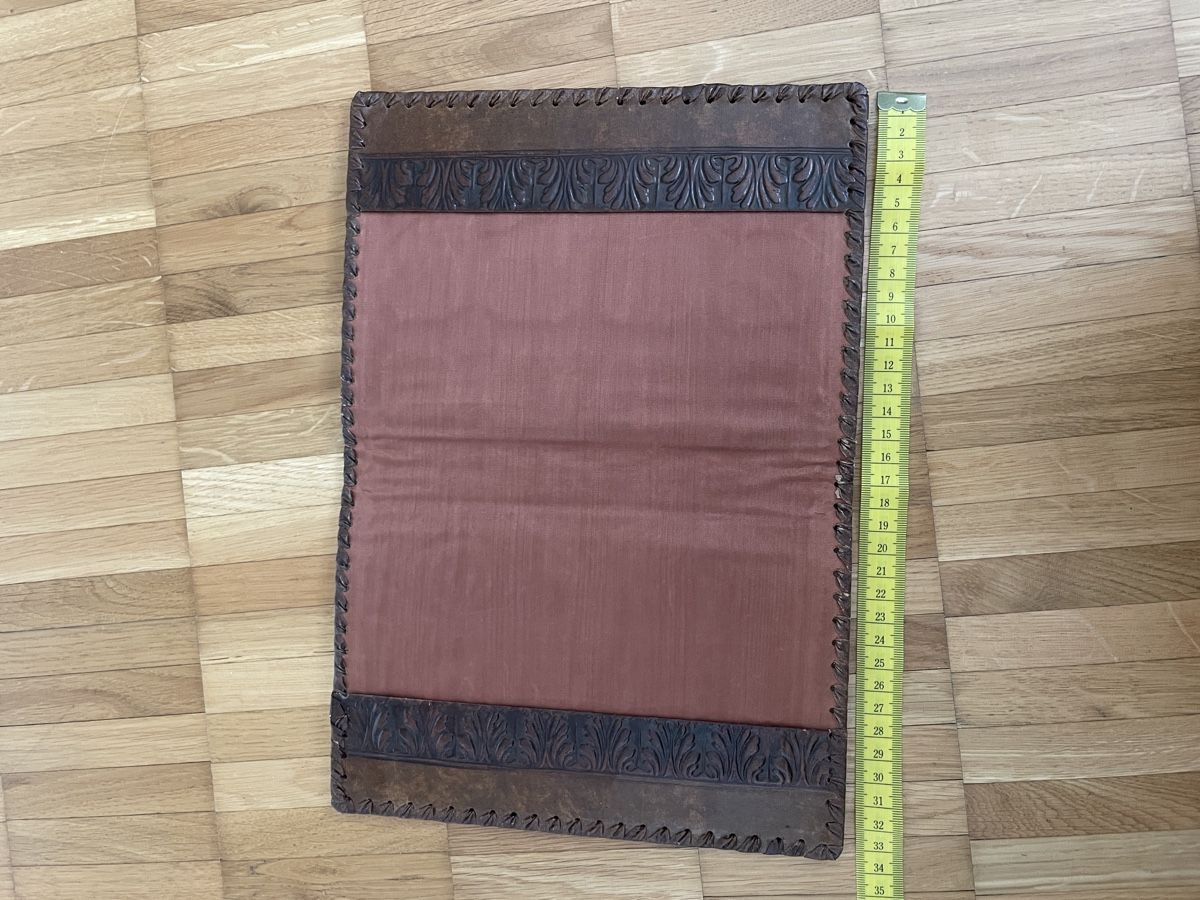 Cover & Protezioni schermo: Antique Embossed Leather Journal Cover – Usato da Neuchatel venduto da shi_9fzw 3