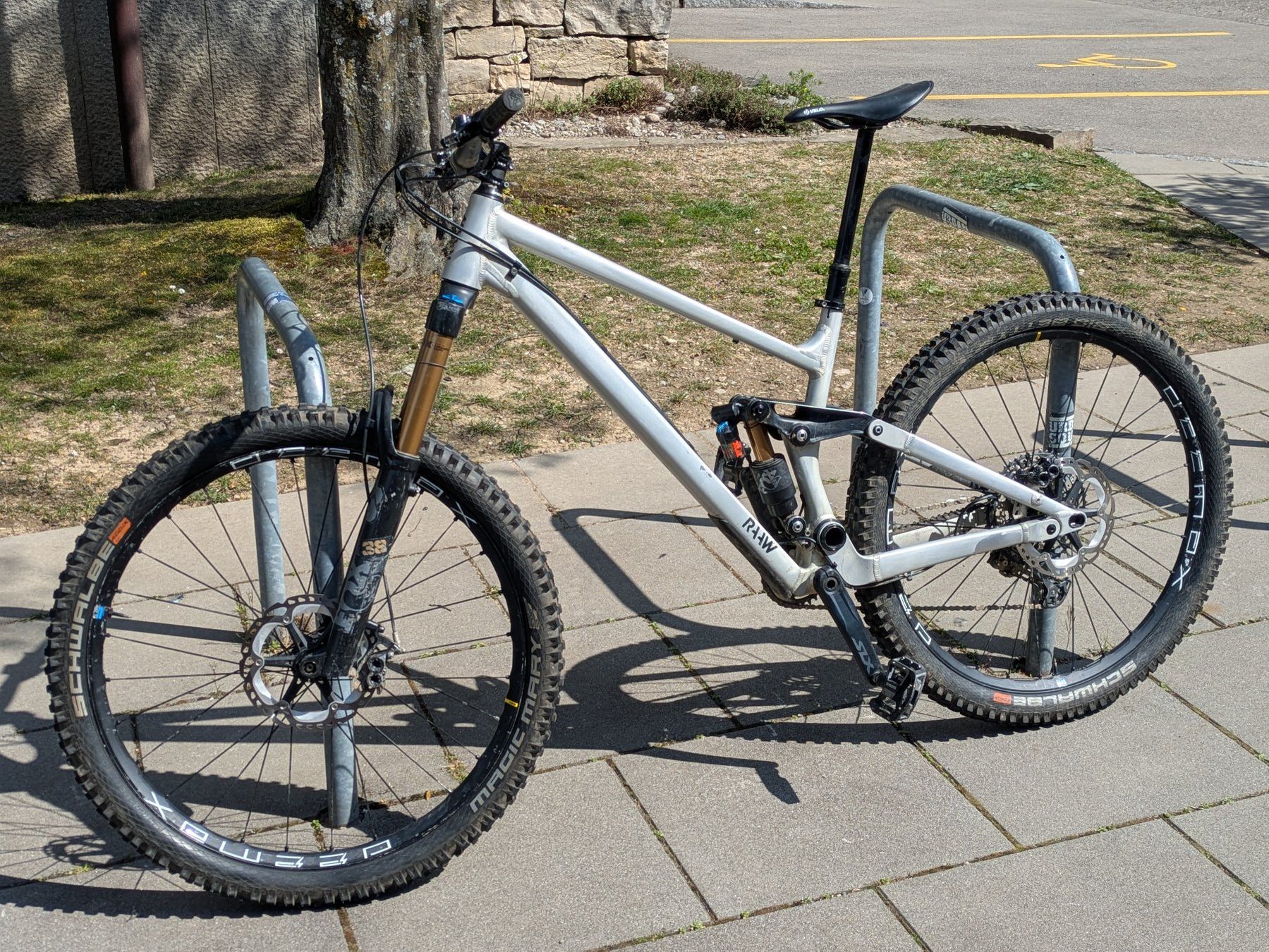 Velos: RAAW Madonna V2.2, Size L, Fox Factory, SLX, Hope Tec, Mavic – Gebraucht aus Bern von qua_yl6f