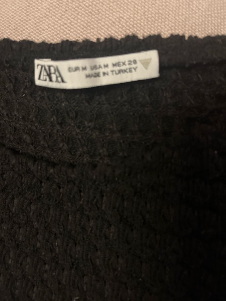 Zara Blusen, T-Shirts & Tops: Zara black top  – Gebraucht aus Rüschlikon von ant_5v7g 1