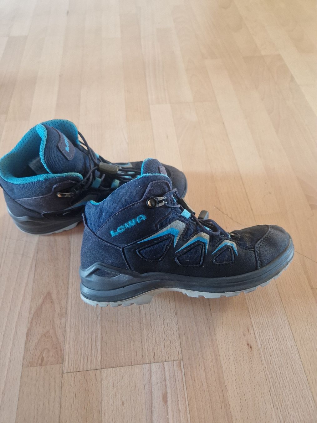 Lowa Scarpe per ragazzi: Lowa Trekkingschuhe Grösse 32 – Usato da Uttigen venduto da lillydoo