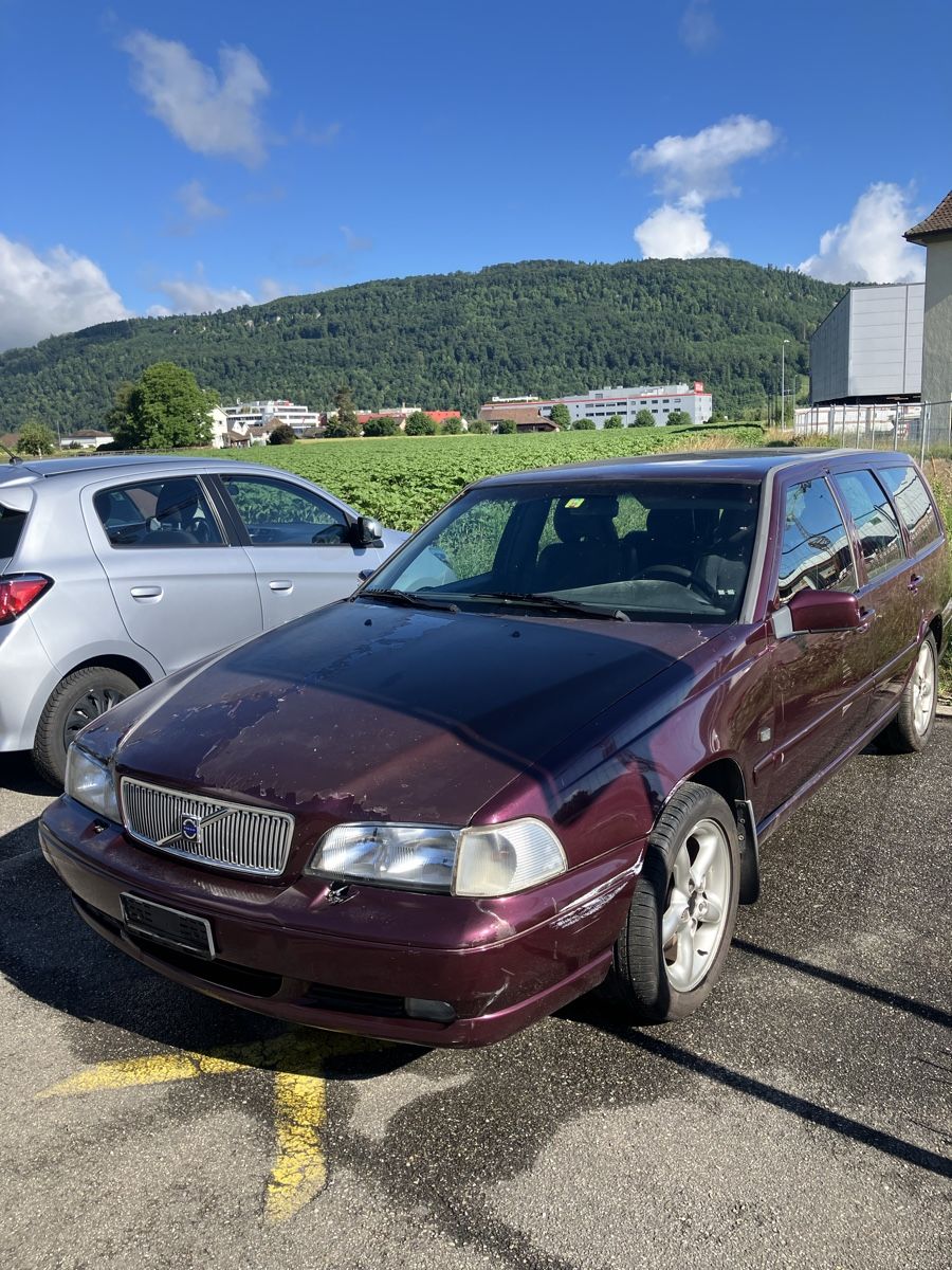 Volvo Automobili: Volvo V70 2.5 LPT – Difettoso da Rothrist venduto da Hunziker4852