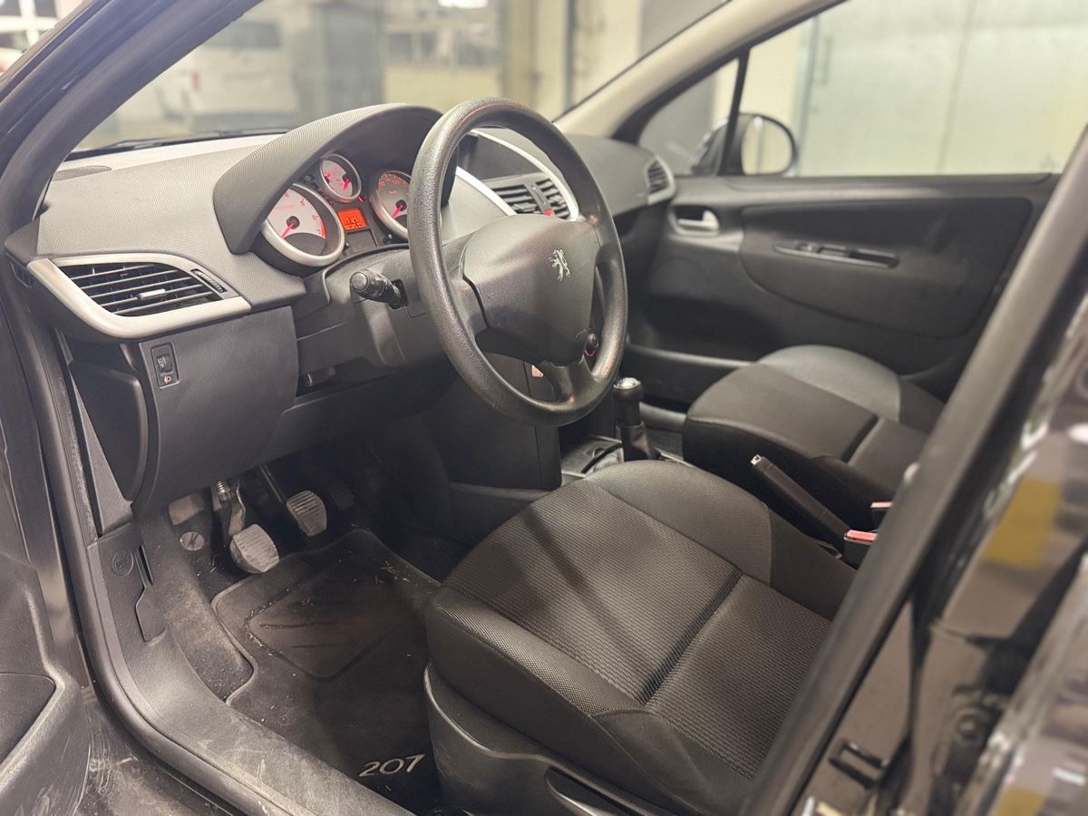Peugeot Automobili: PEUGEOT 207 1.4 16V – Usato da Uster venduto da D_8610 3