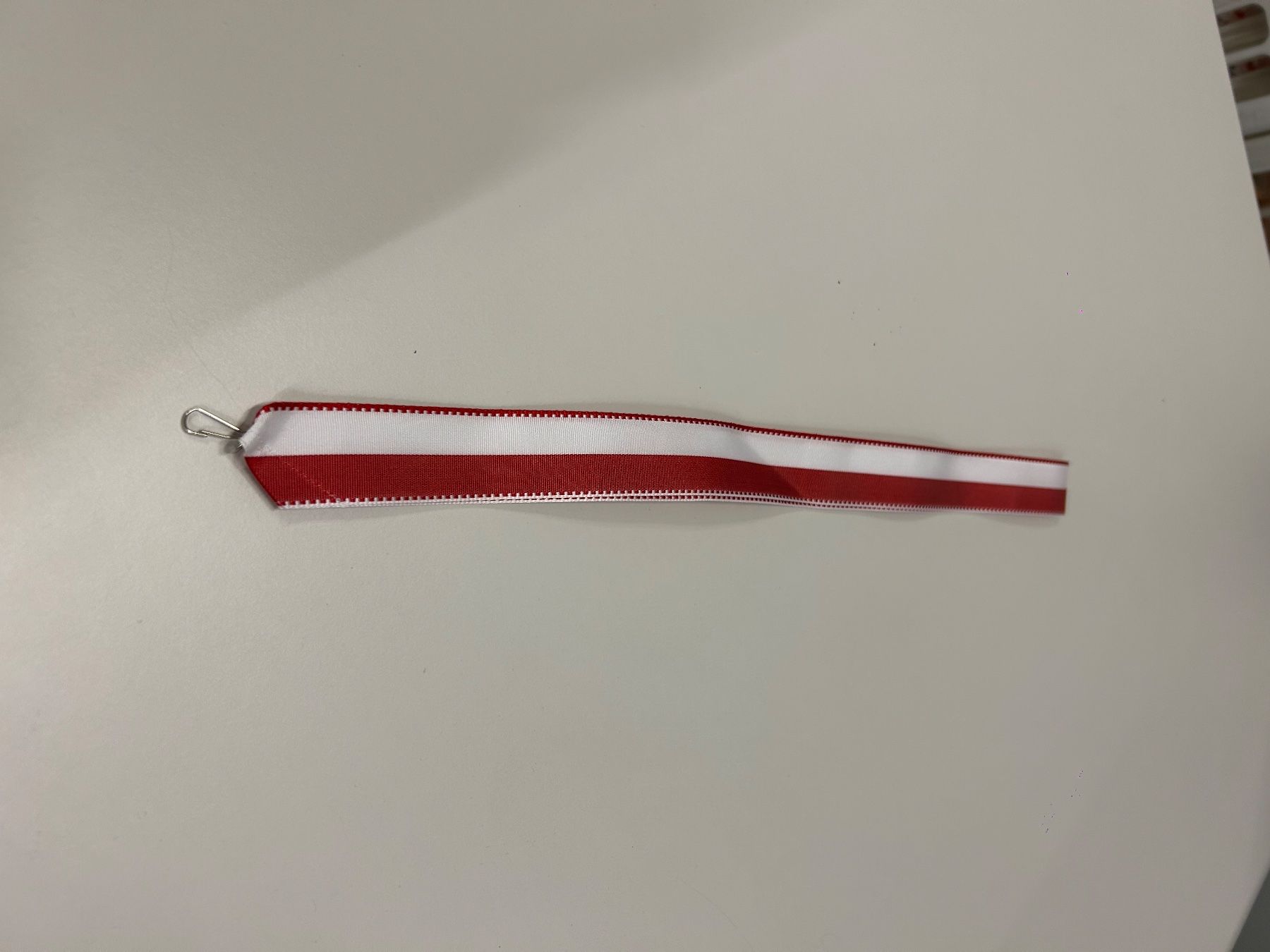 Nastri decorativi: 100 Stk. Medaillenband rot/weiss – Nuovo e nell'imballaggio originale da Küttigen venduto da inf_ks6t 2