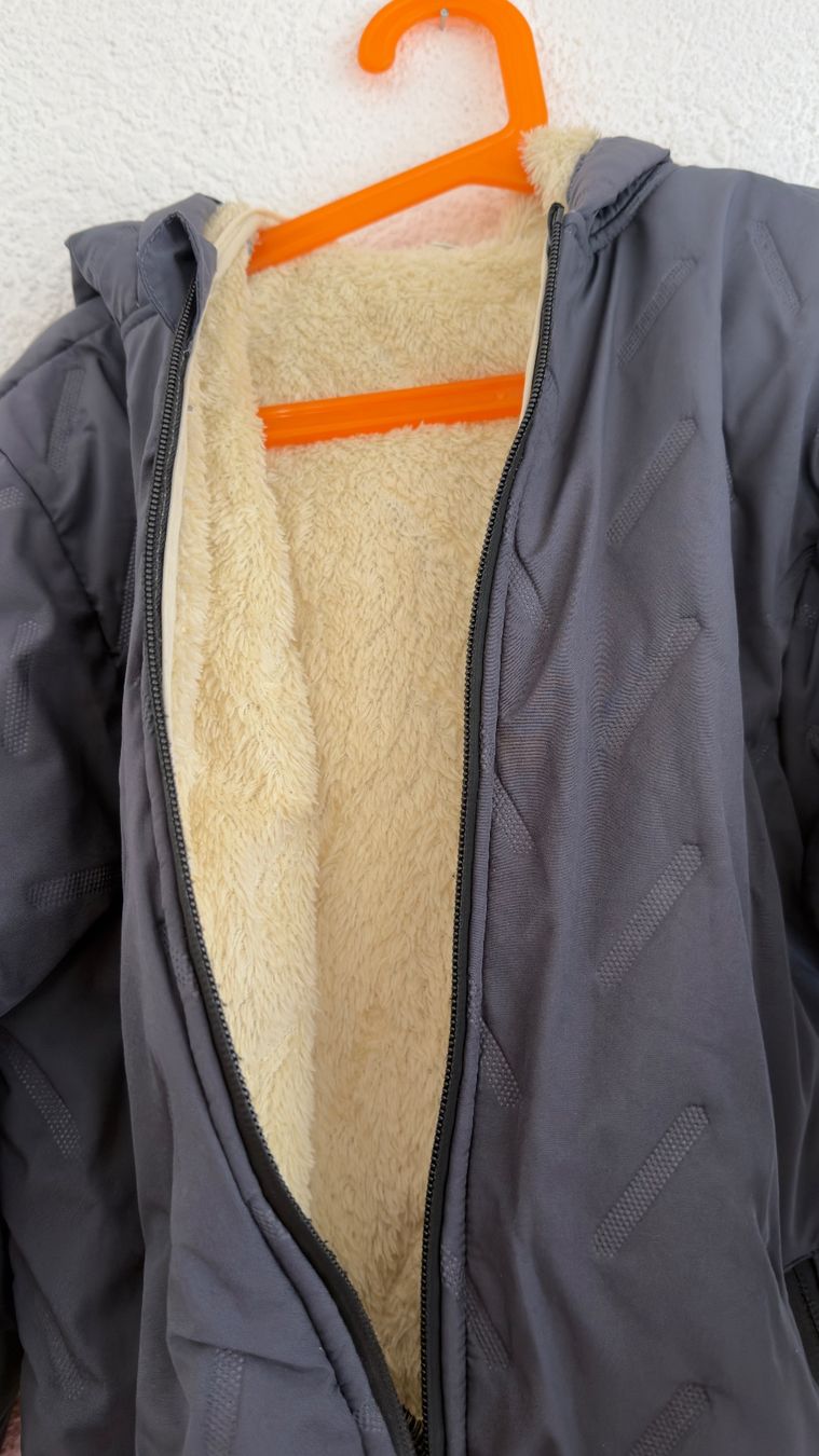 Giacche & Cappotti: Veste à capuche grise doublée fourrure taille 150 – Nuovo (secondo la descrizione) da Riddes venduto da Elina. 3