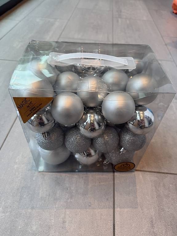 Toutes les décorations: Christbaumkugeln, Weihnachtskugeln, Kunststoff, silber – D'occasion à Zürich par anaseitz