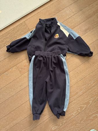  Trainingsanzug dunkelblau Grösse 100 cm