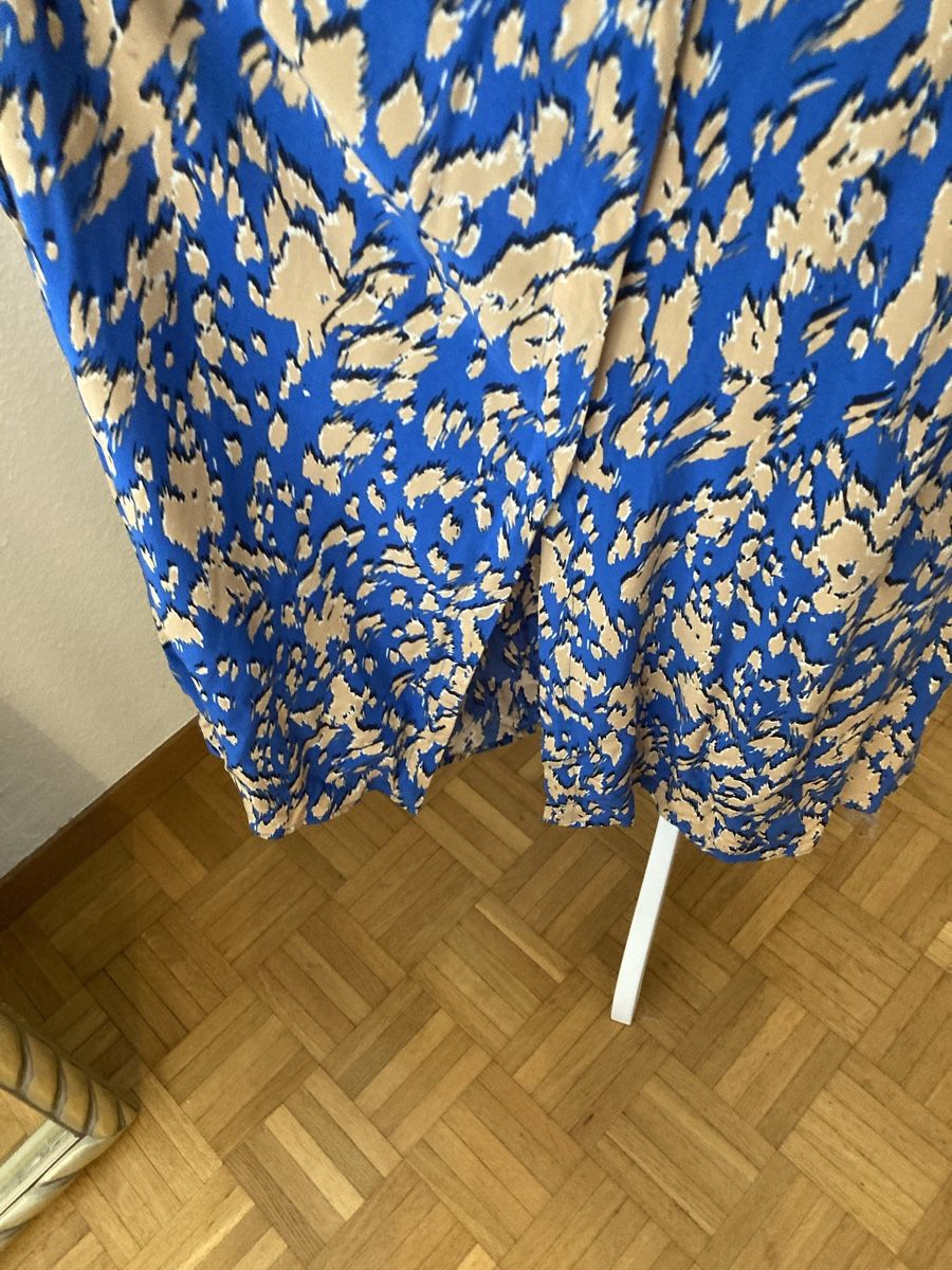 Comma Kleider: Kleid Comma Viscose Grösse 36 blau \beige – Gebraucht aus Zürich von fra_c6nh 8