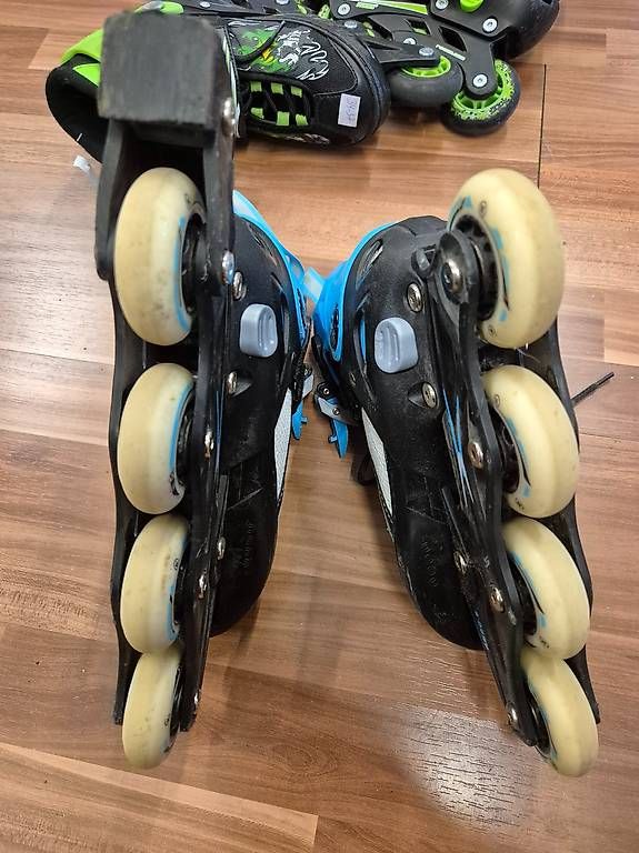 Pattini in linea & Pattini a rotelle: 1 Paar Rollerblades Inlineskates 33-36 – Usato da Schwarzenburg venduto da Flamingo07 2