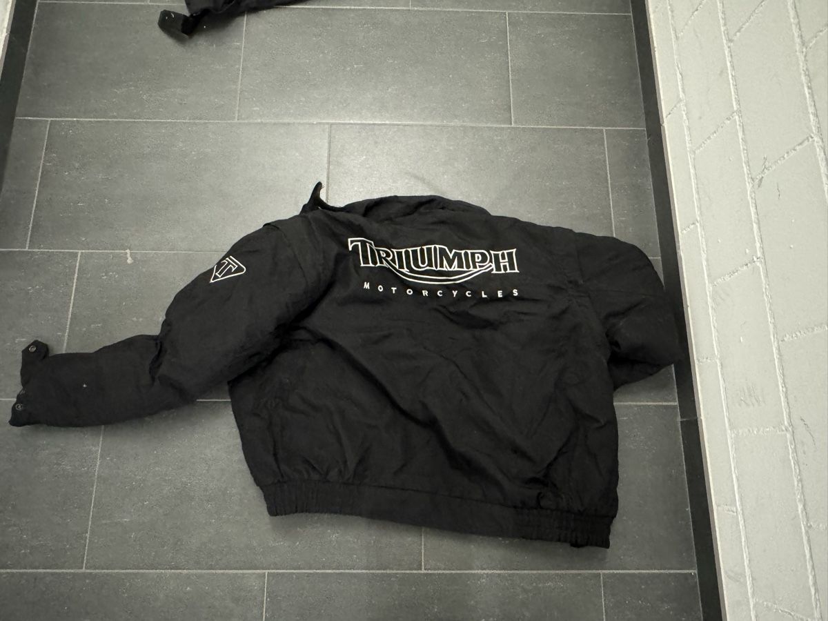 Completi: Triumph Motorcycle Jacke und Hose – Usato da Degersheim venduto da scuba_stevie 2