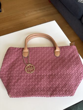 Handtasche David Jones geflochten pink mit Gebrauchsspuren
