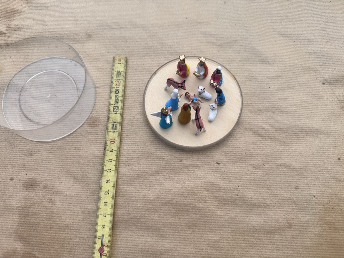 Statuette: Provenzalische Mikro-Weihnachtskrippe fli – Usato da Küttigen venduto da Melisch1000 1
