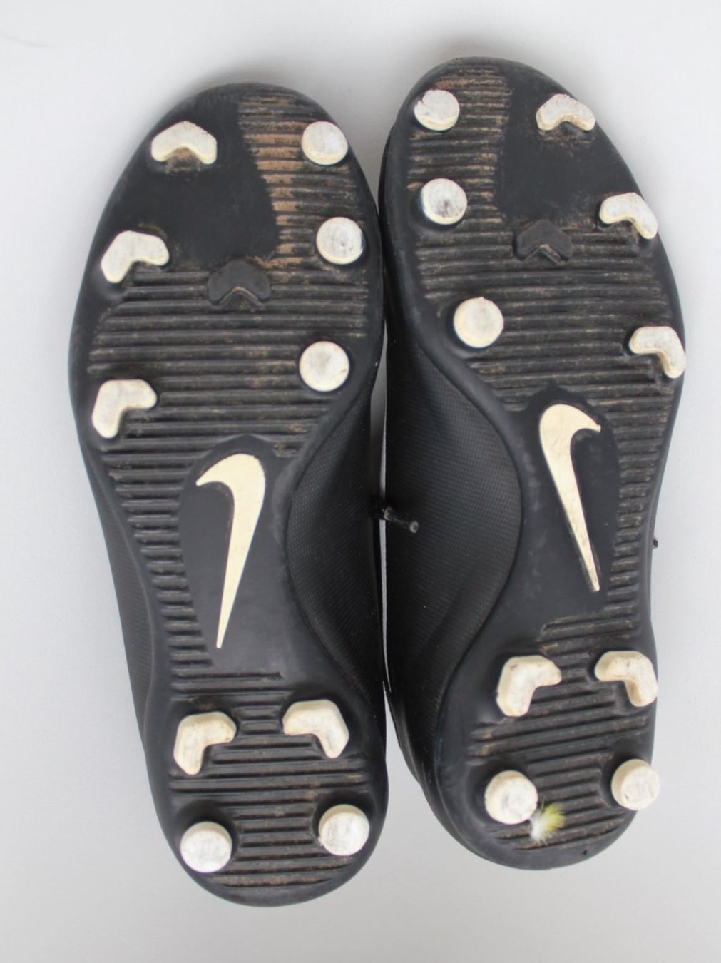 Nike Scarpe per ragazzi: Chaussures de football Nike t.35.5 – Usato da Peseux venduto da Gilloss 4