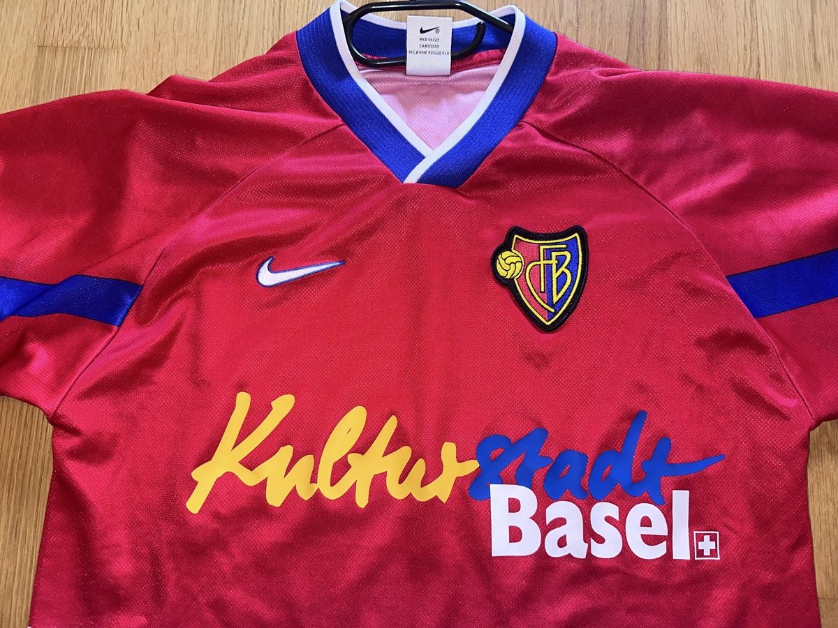 Nike Leibchen & Hosen: FC Basel Trikot Grösse L – Gebraucht aus Grellingen von Faebu7