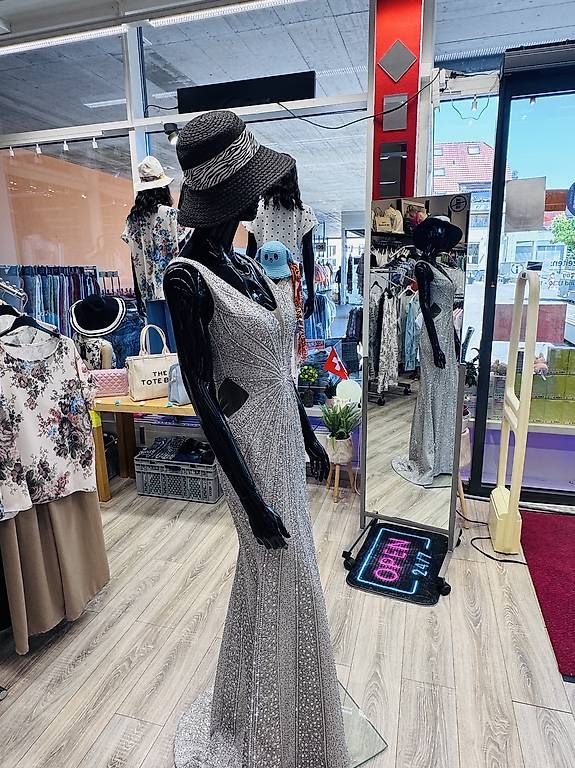 Vestiti: Elegantes Abendkleid – Usato da Fislisbach venduto da ant_sws8 1