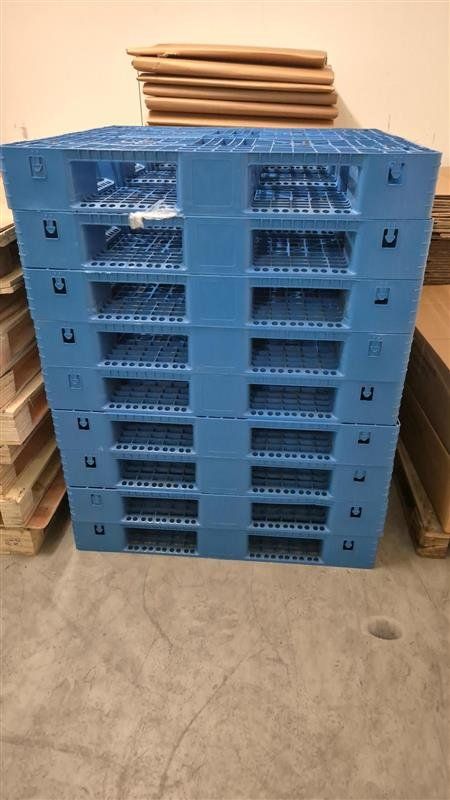 Pallets: Kunststoff Palette 109x107x15cm – Usato da Bilten venduto da ELYSATOR 5