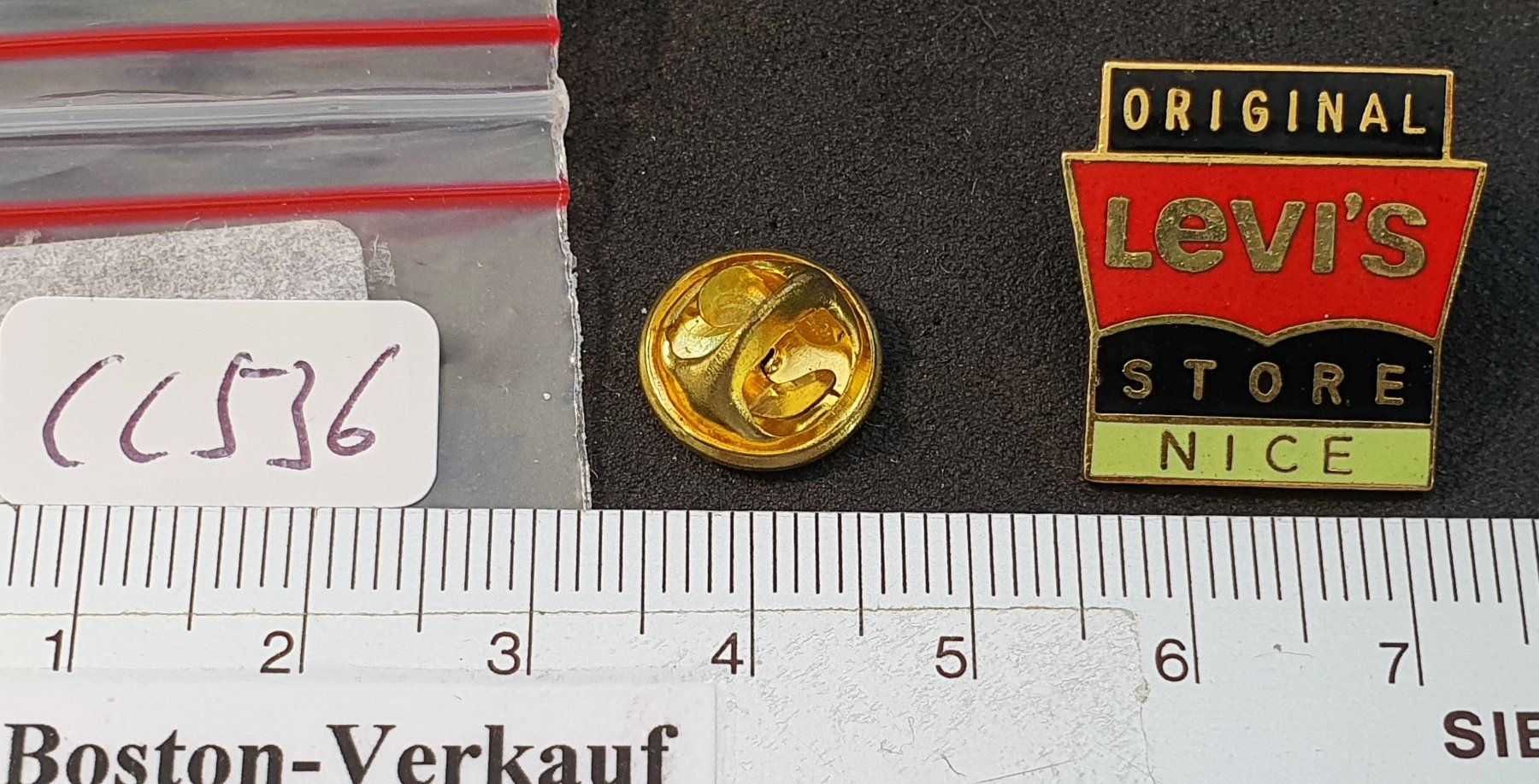 Levi's Placchette & Badge: CC536 - Pin ORIGINAL LEVI'S STORE NICE / Levis – Usato da Reinach BL venduto da Boston-Verkauf 1