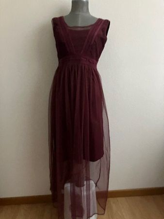 Robe bordeaux élégante tulle détails dentelle Kays T 40