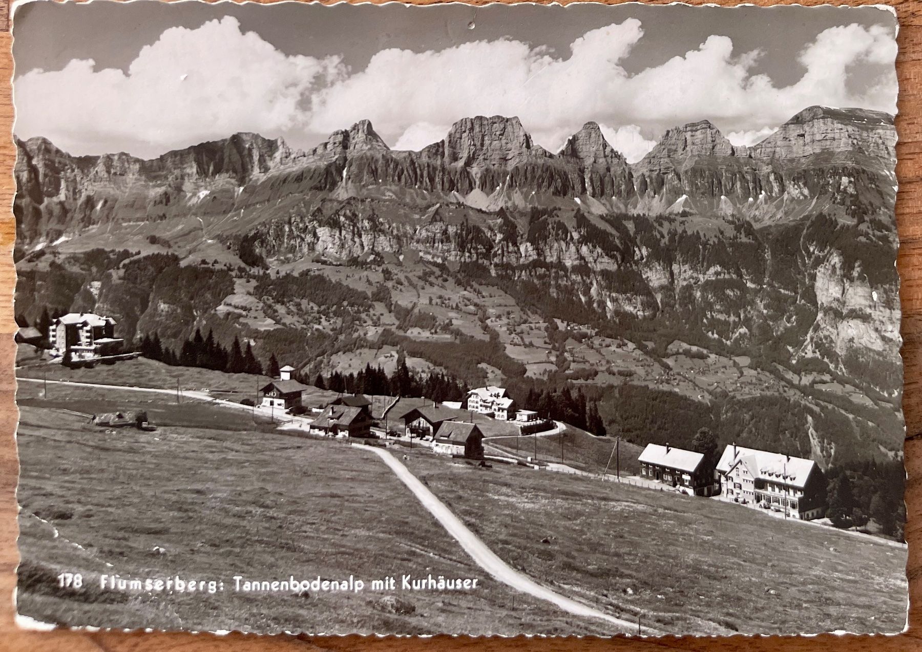 Cartoline postali: FLÜMSERBERG - Tannenbodenalp mit Kurhäuser – Usato da Lutry venduto da Ediego