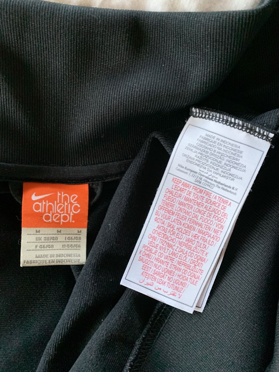 Nike Giacche: Vintage Nike Trainerjacke, Gr. M – Usato da Egg b. Zürich venduto da ohtannenbaum 2