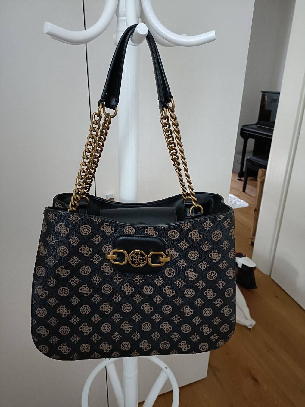 Guess Taschen für Damen: Tasche Guess – Gebraucht aus Attelwil von mike2882