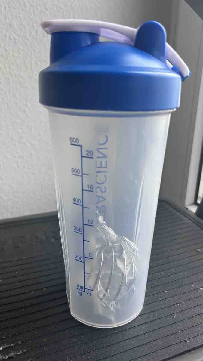 Recipients et similaires: Kitchen Container Plastic Shaker Like New – Neuf (Voir description) à Genève par Noemie.wrmsi