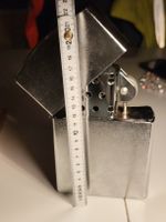 großes Feuerzeug Zippo silberfarben
