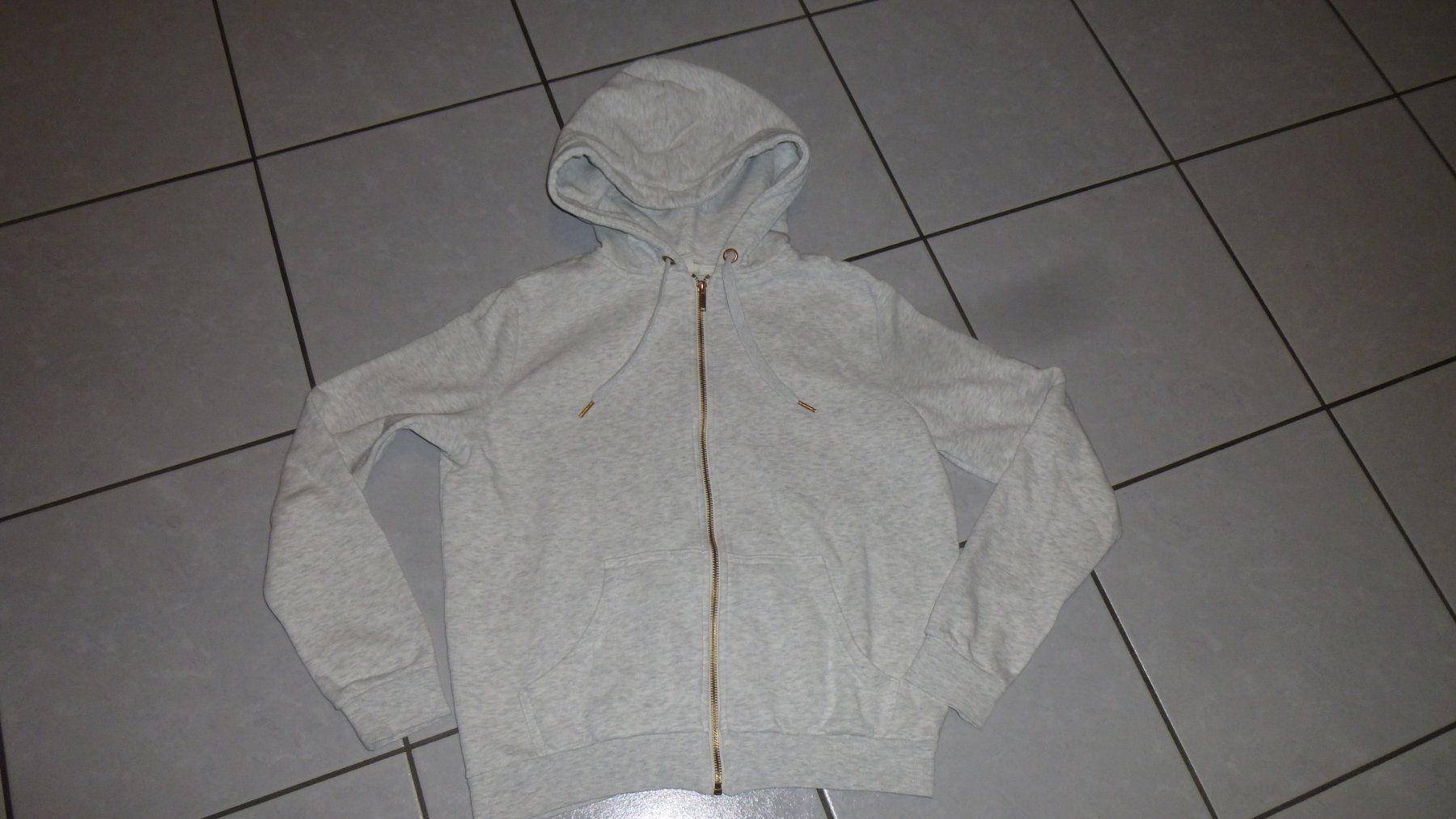 H&M Pullover & Sweatshirts: BASIC-Kapuzenpulli Damen, m. RV, grau-meliert / H&M / S – Gebraucht aus Triengen von misterpicknicker