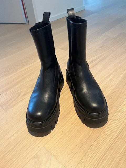 Ash Damenschuhe: Chelsea Stiefel von Ash – Gebraucht aus Zürich von car_pth8