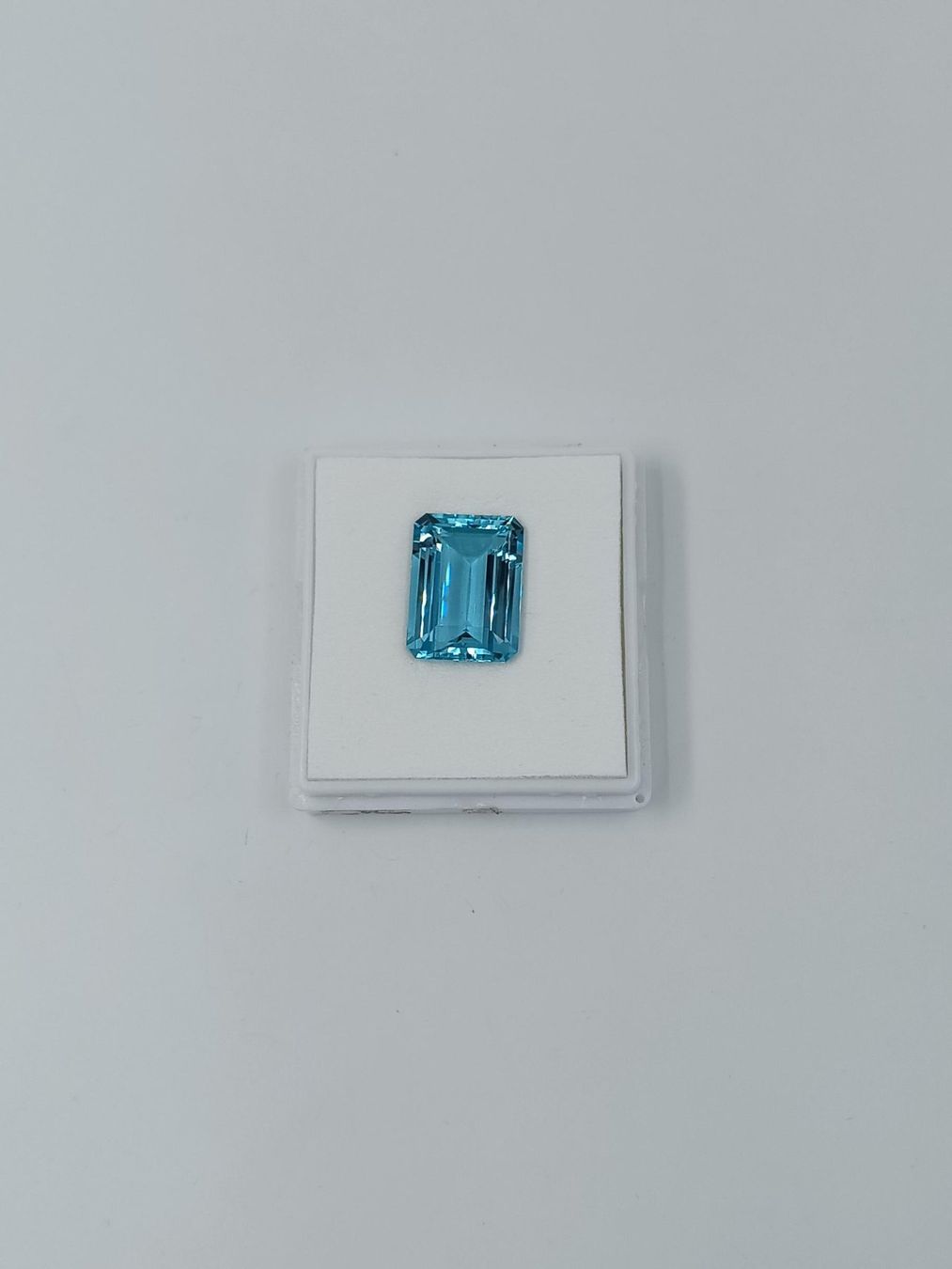 Pierres précieuses: 1 AQUAMARIN 37.93 CT. – D'occasion à Luzern par EdiGem