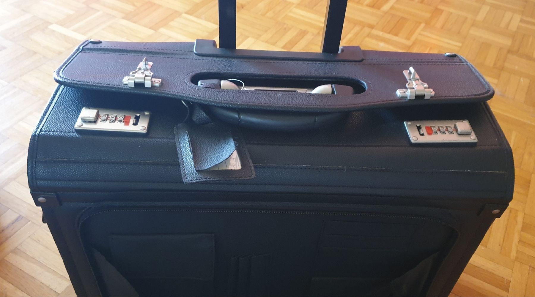Valigie: Robuster Pilotenkoffer kann auçh per postbgesendet wèrden – Nuovo (secondo la descrizione) da Zürich venduto da bre_22v9 2