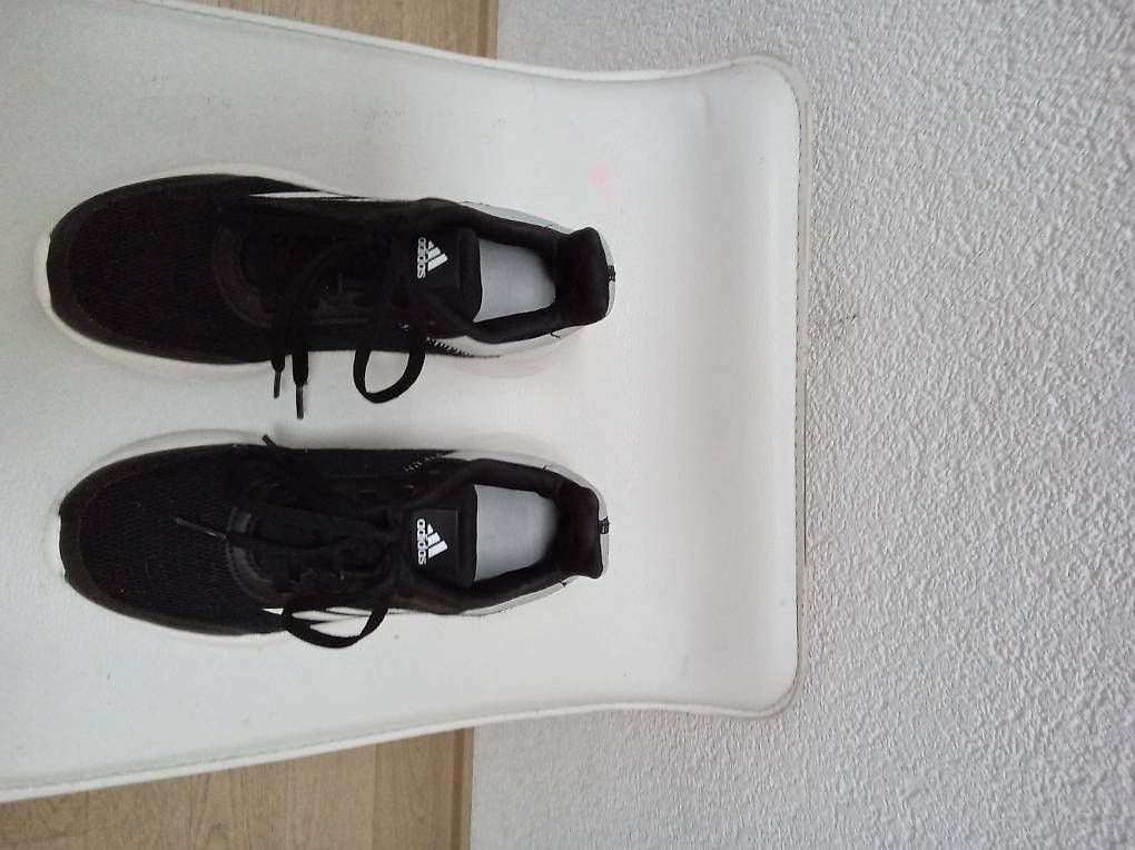 Scarpe da uomo: -50%    Chaussure - Adidas - taille 34 – Usato da St-Sulpice VD venduto da mar_th8v 2