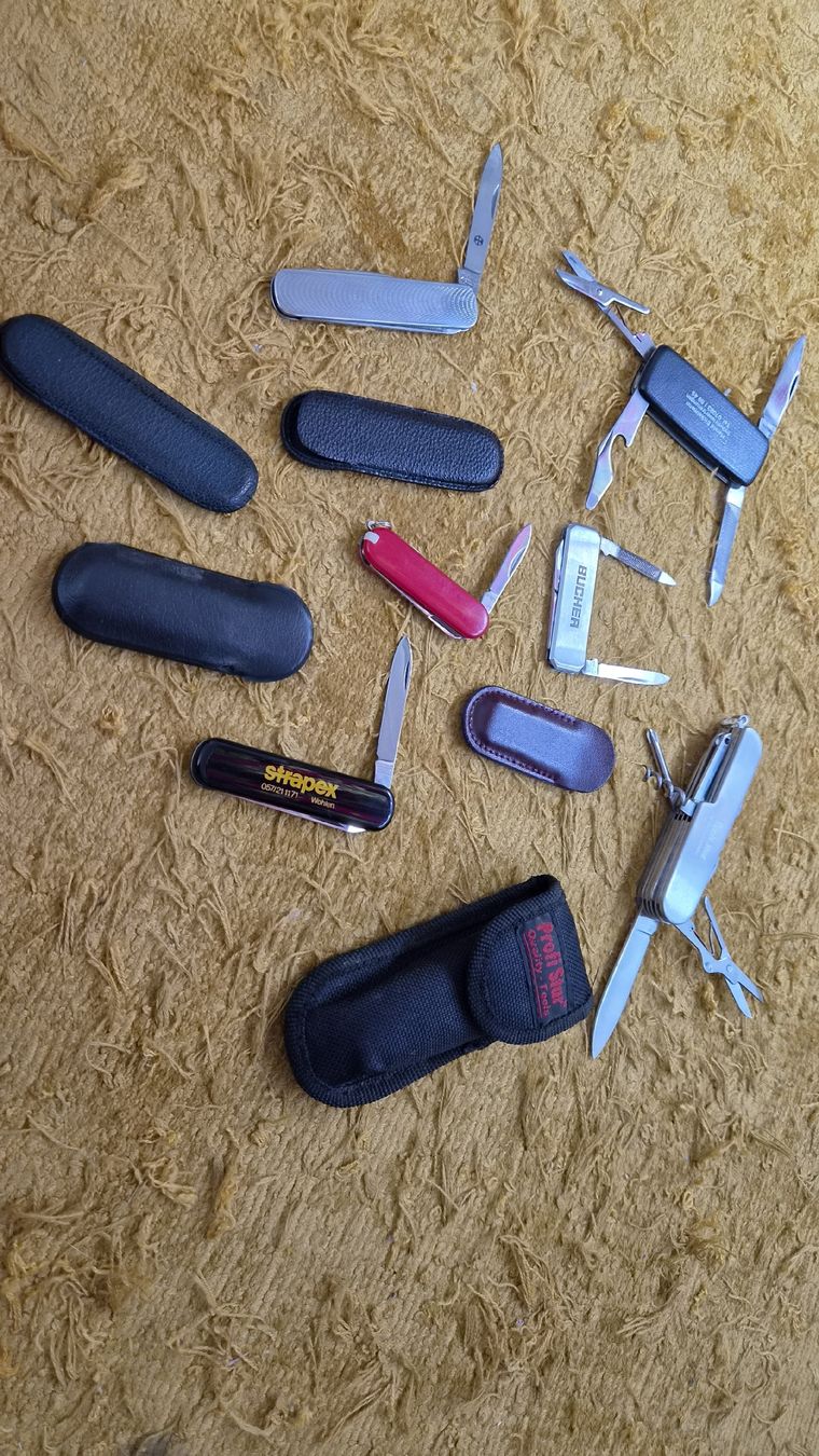 Coltelli tascabile: Taschenmesser Set Diverse – Usato da Kölliken venduto da Upcycling-by-Mc-TAM